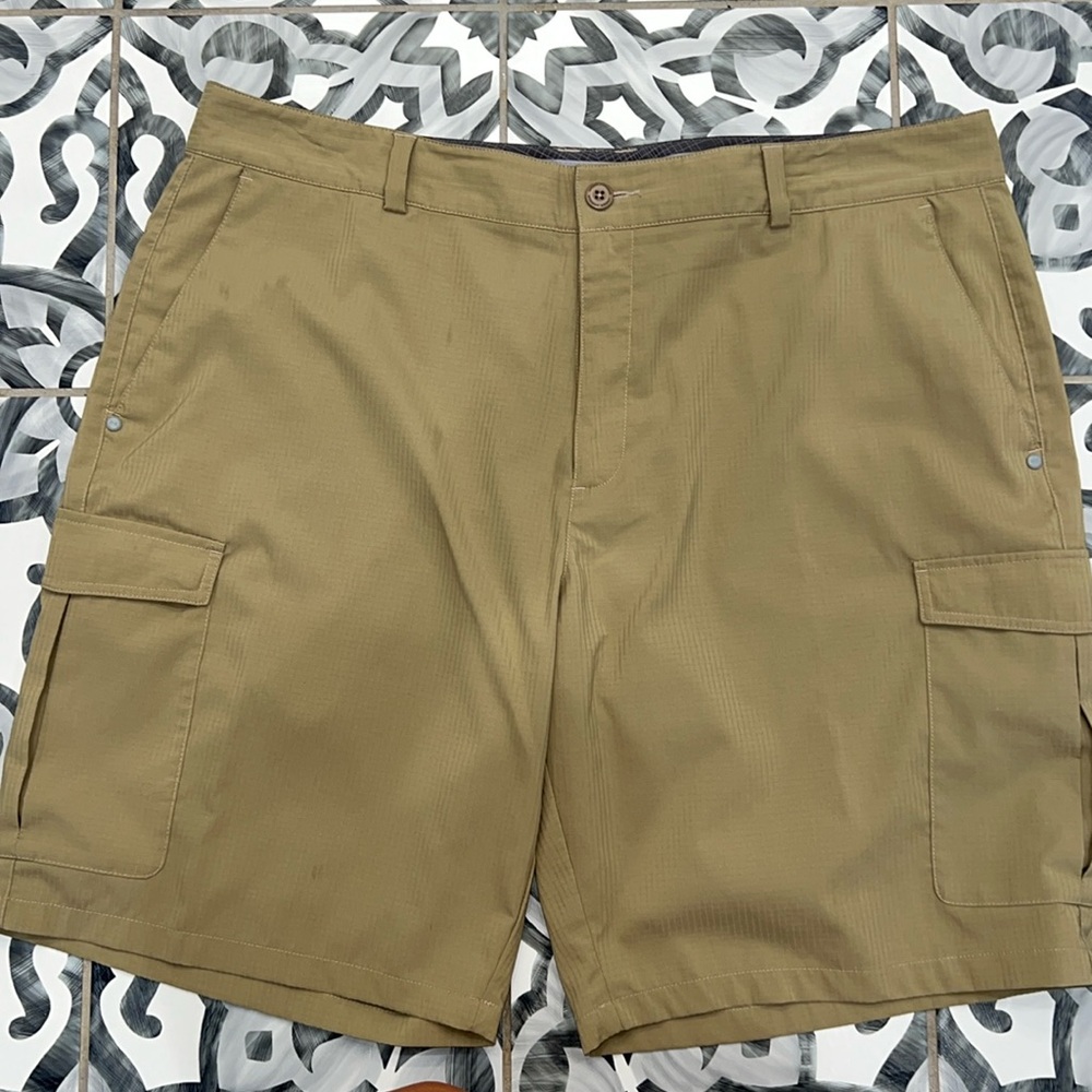 Under Armour shorts 40